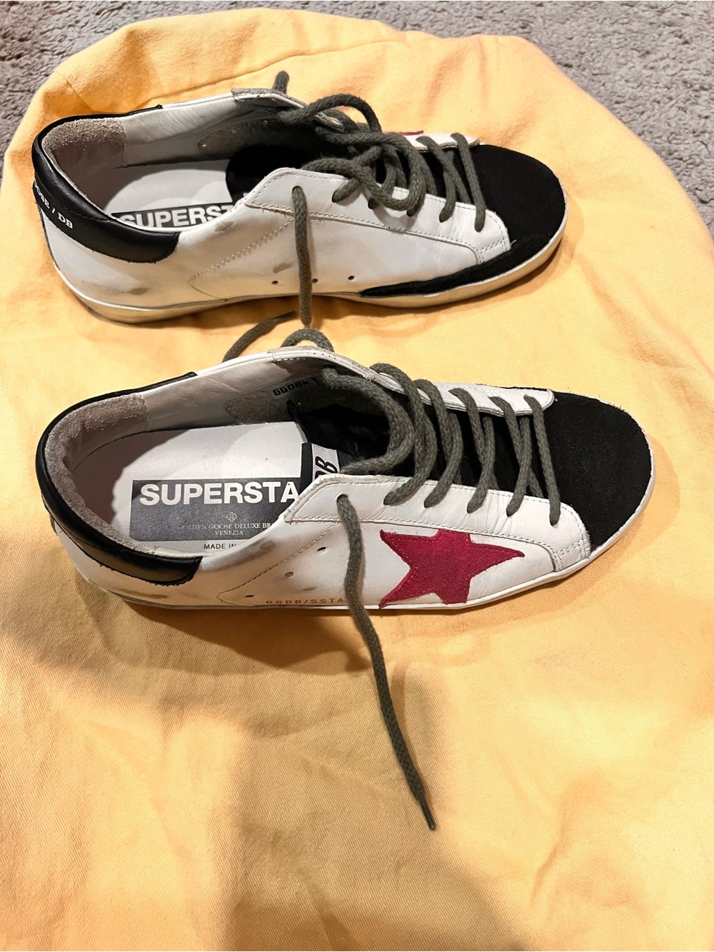 Golden Goose White Black Sneakers with Red Star - Picture 2 of 4